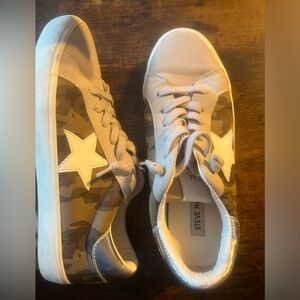 Steve Madden Sneakers Size 9
